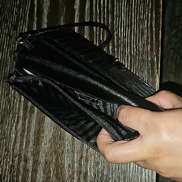 VS Purse and Wristlet Set - Picture 8 of 9